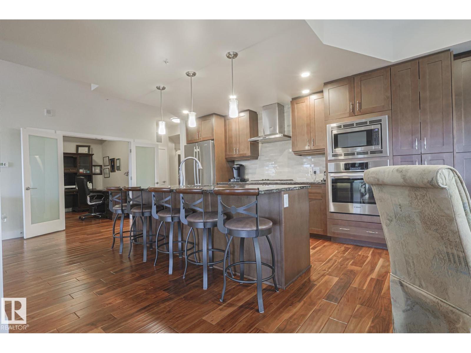 #301 200 Bellerose DR