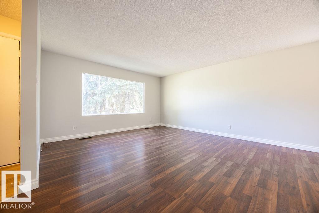 8714 164 ST NW