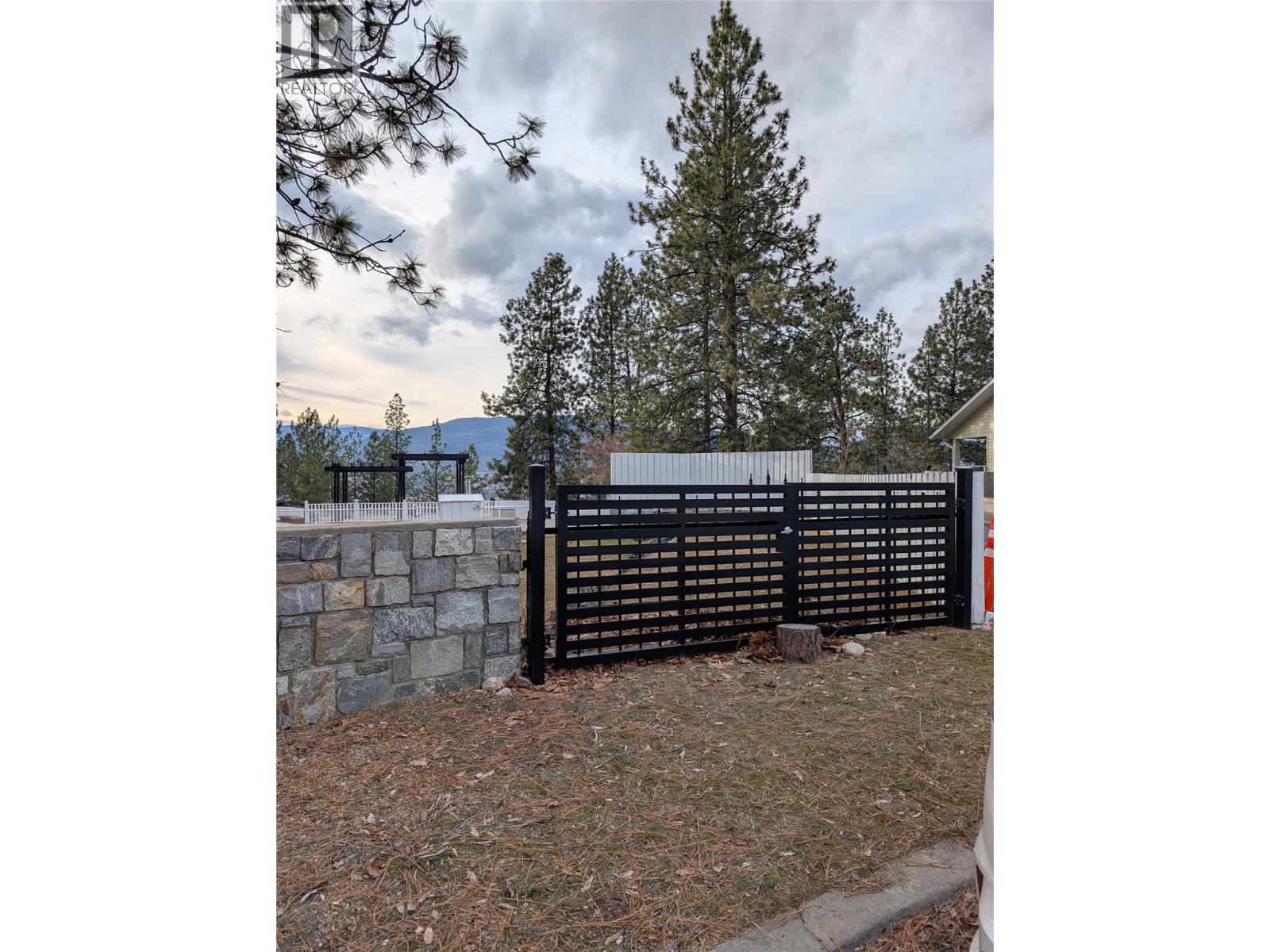 156 EVERGREEN Crescent