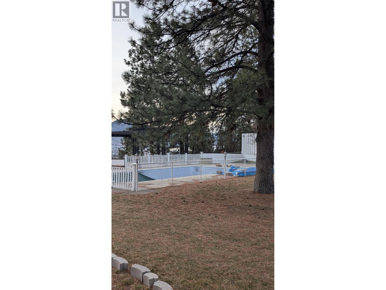 156 EVERGREEN Crescent