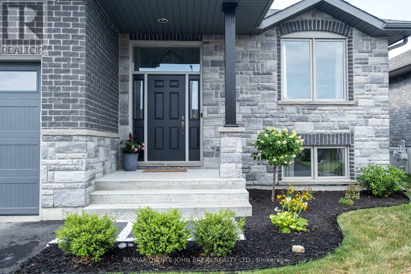 6 LIBERTY CRESCENT