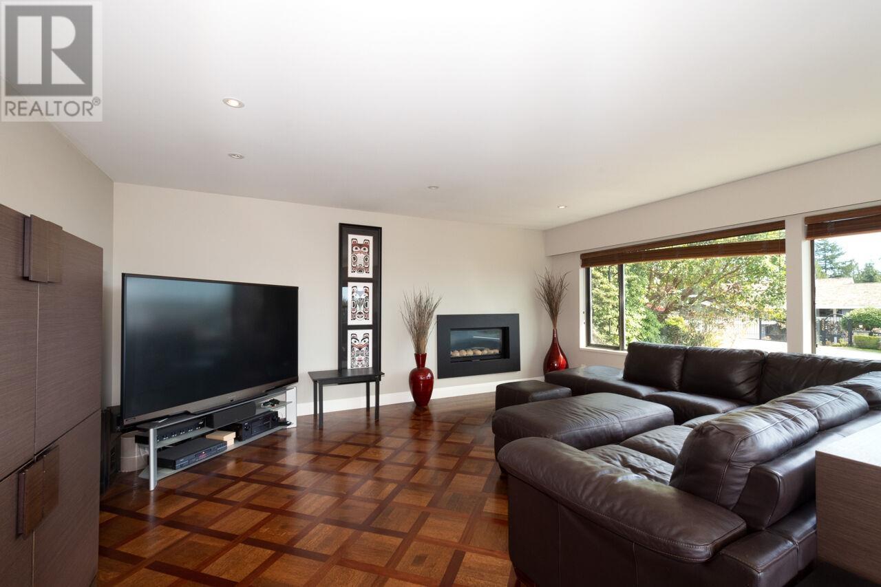 4231 ROCKRIDGE CRESCENT
