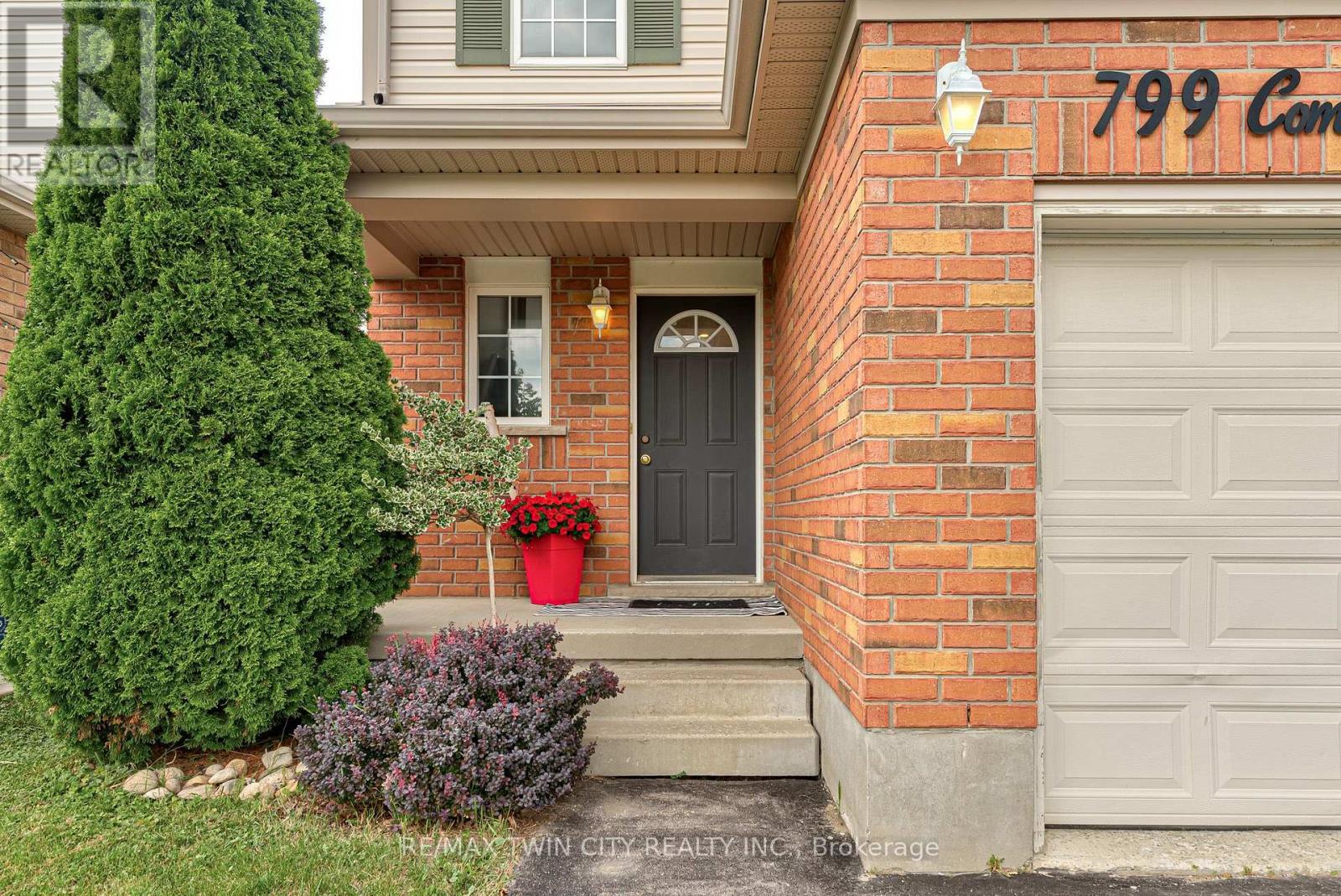 799 COMMONWEALTH CRESCENT