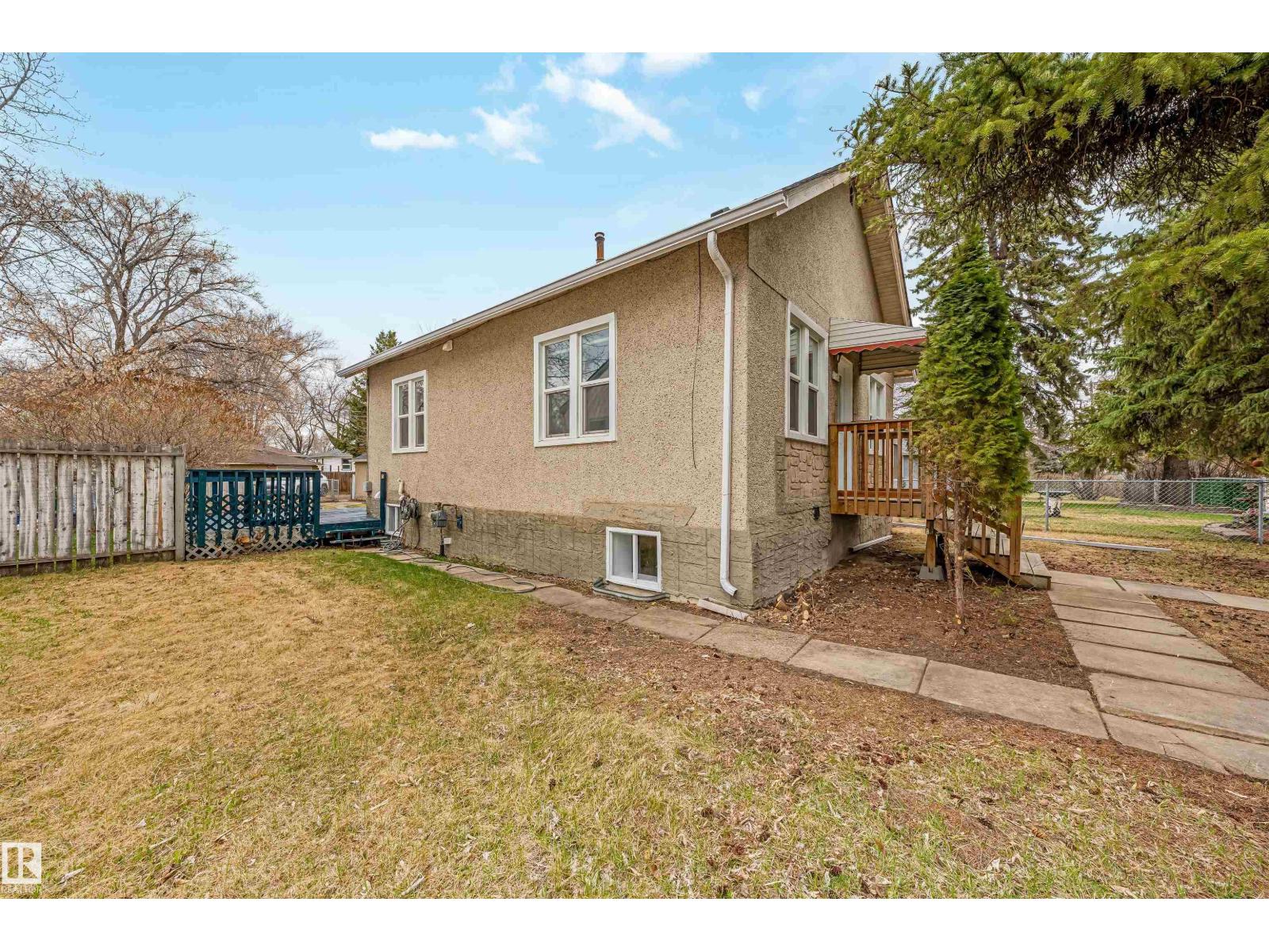11828 50 ST NW