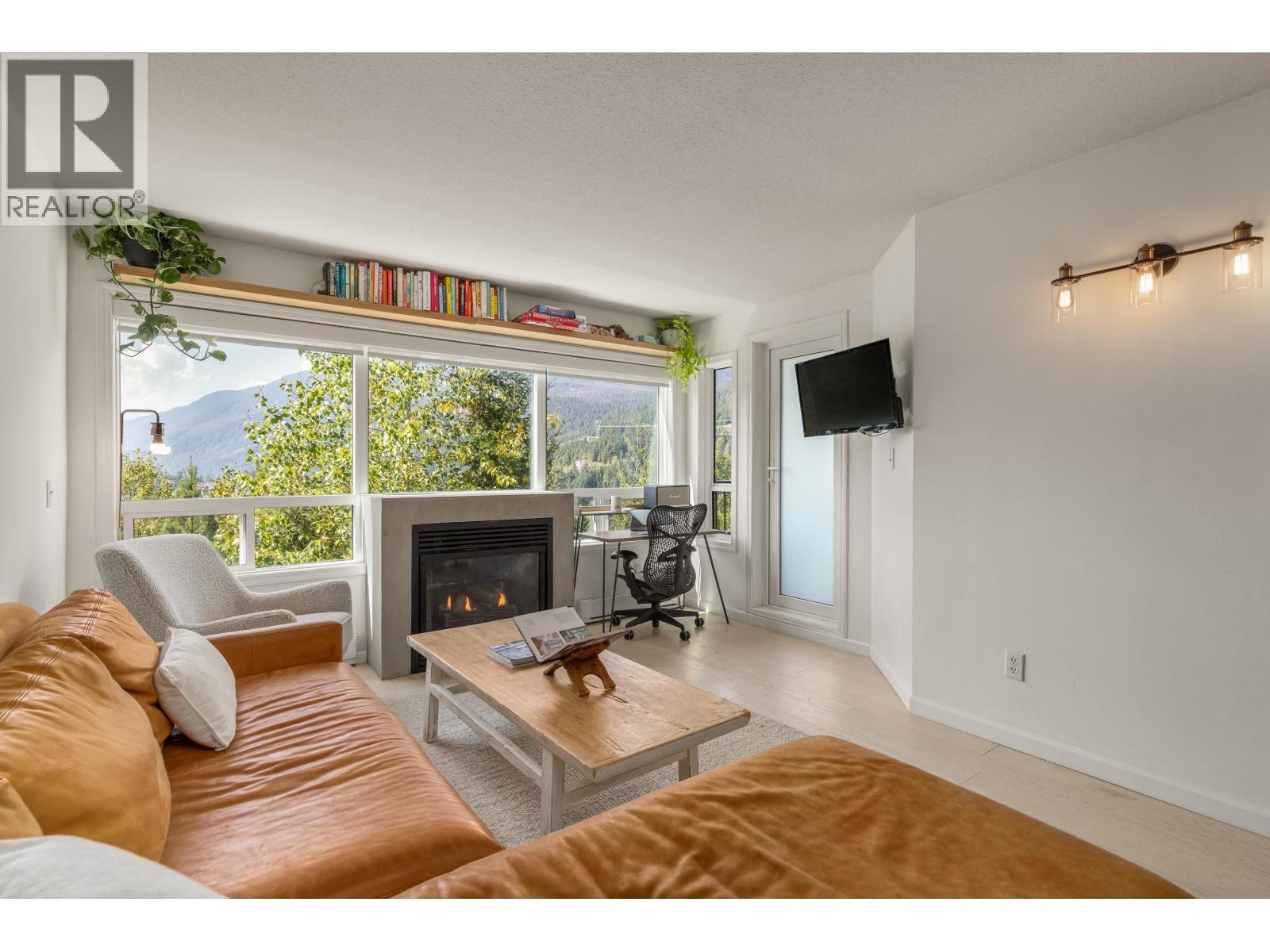 310 2221 GONDOLA WAY