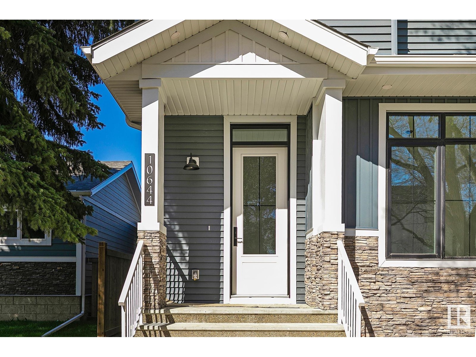 10644 10646 144 ST NW