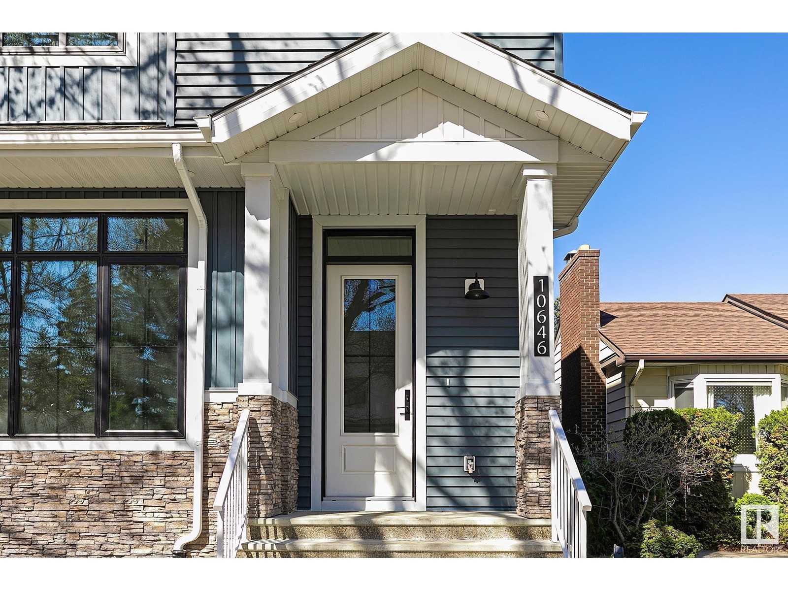10644 10646 144 ST NW
