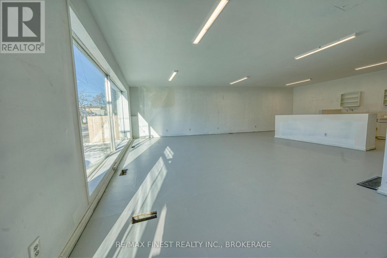 UNIT 1 - 477 MACDONNELL STREET