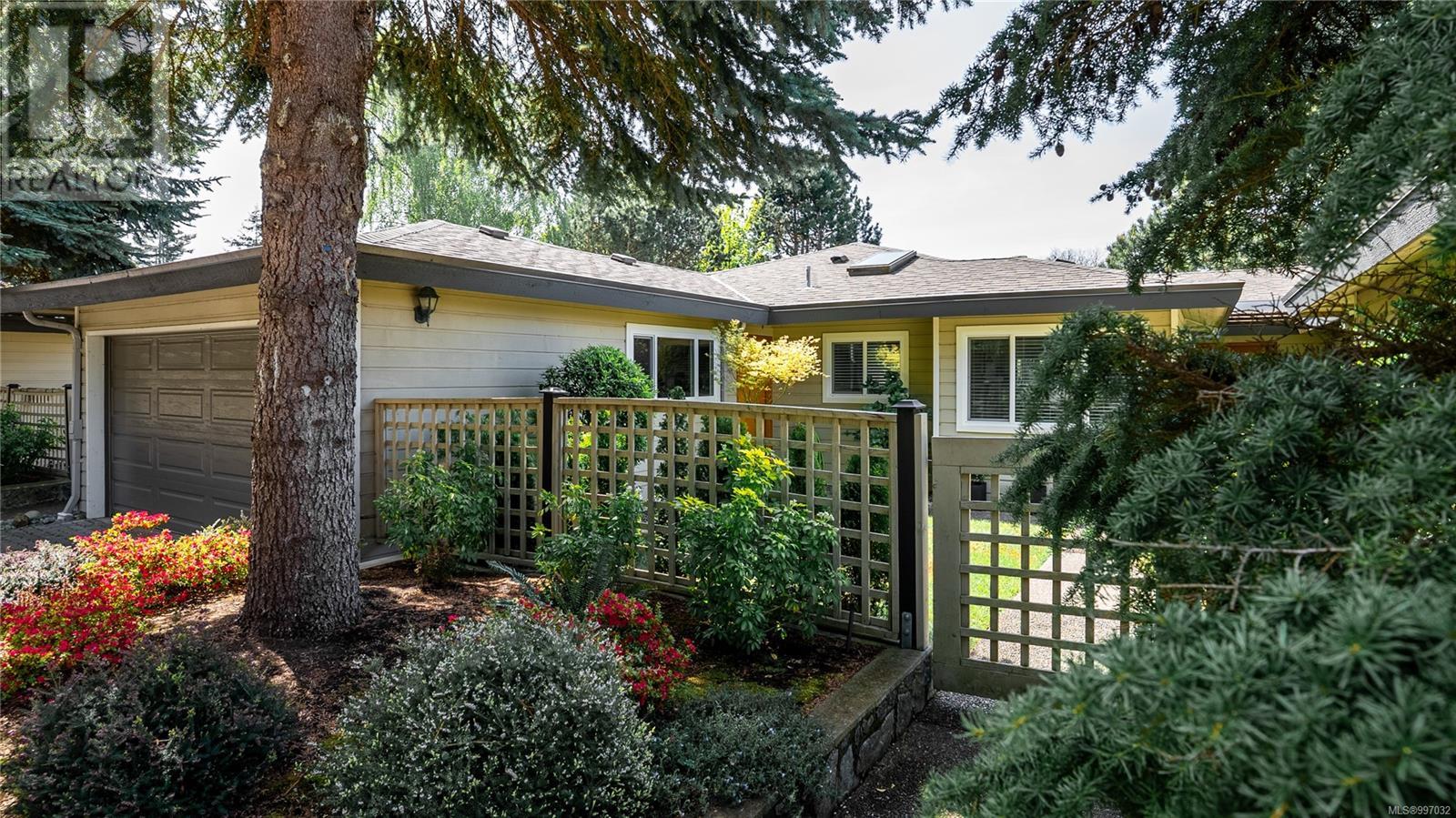 917 2829 Arbutus Rd