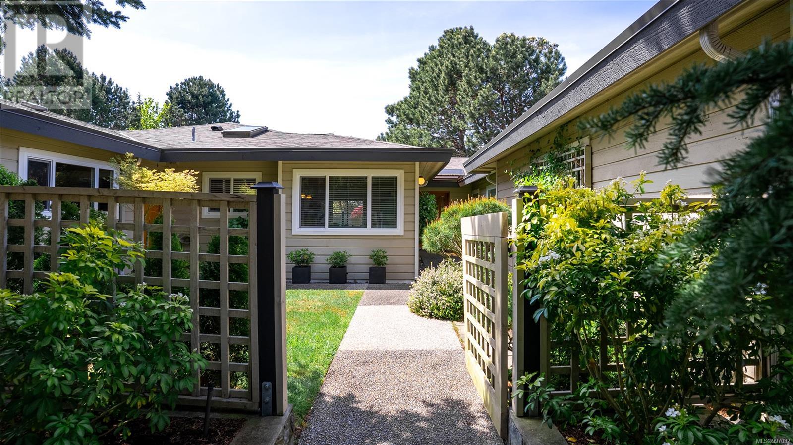 917 2829 Arbutus Rd