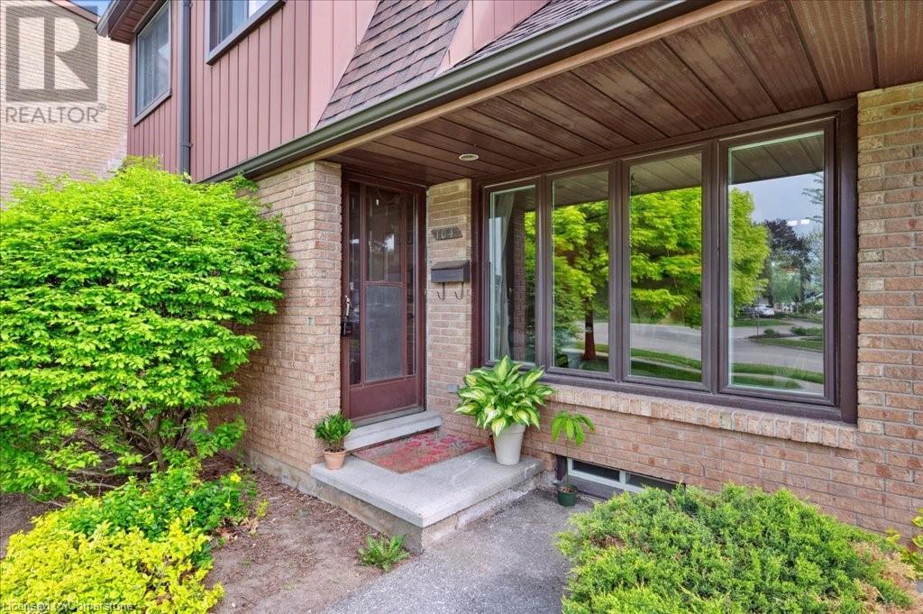 104 KINGSWOOD Drive
