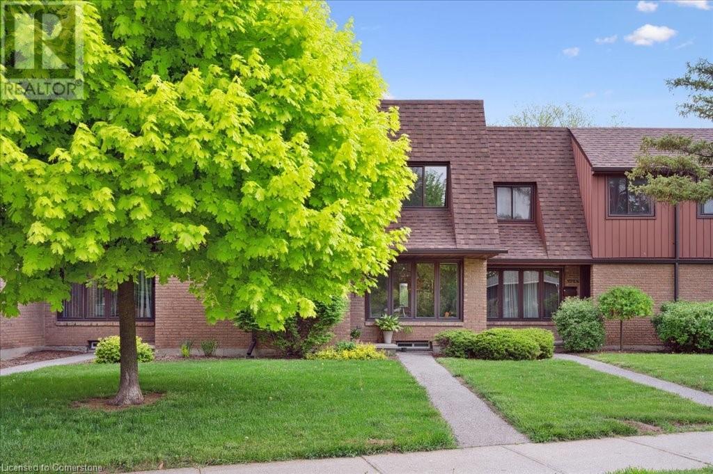 104 KINGSWOOD Drive