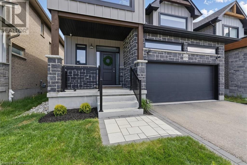 604 DOONWOODS Crescent
