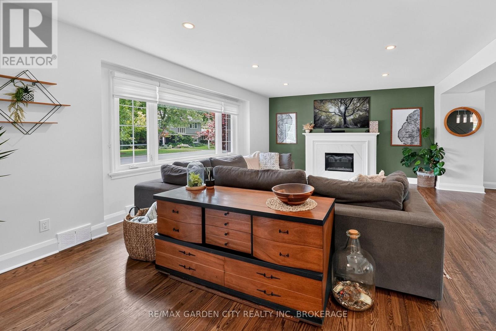 118 RIVERDALE DRIVE