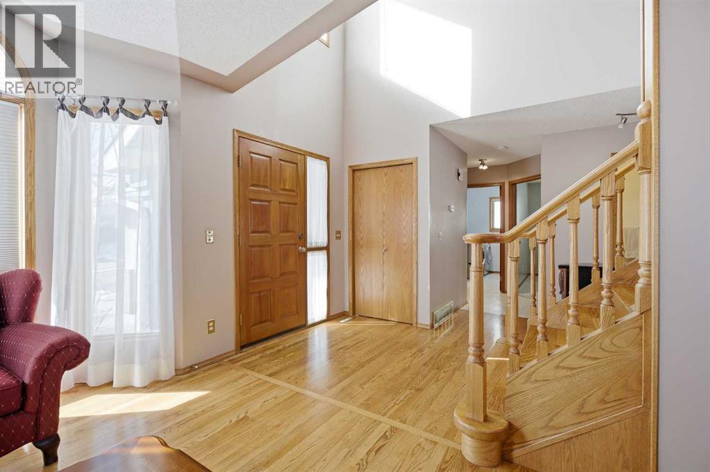 146 Hawkdale Circle NW