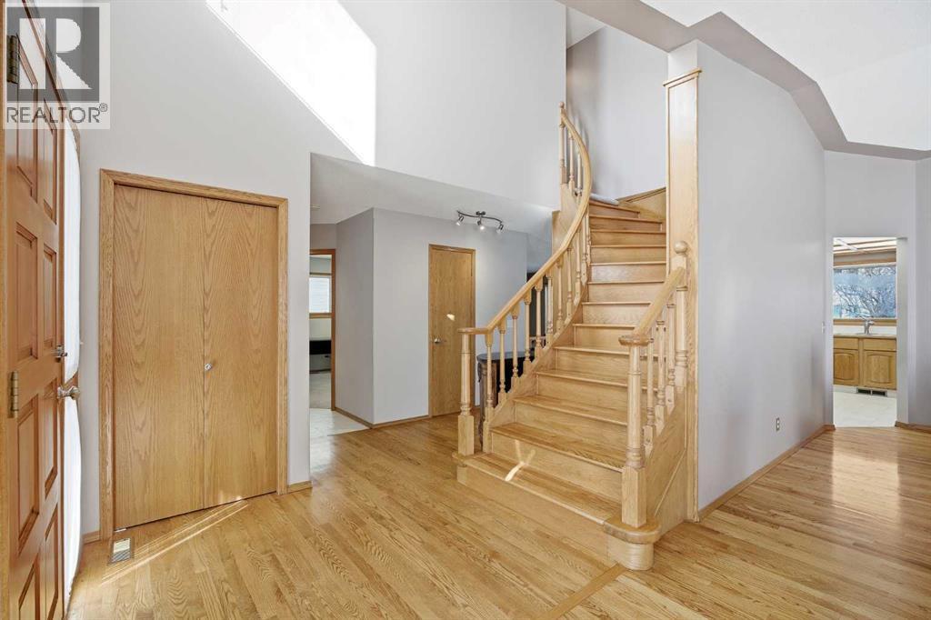 146 Hawkdale Circle NW