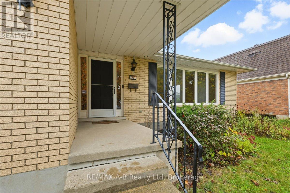 86 WINDEMERE CRESCENT