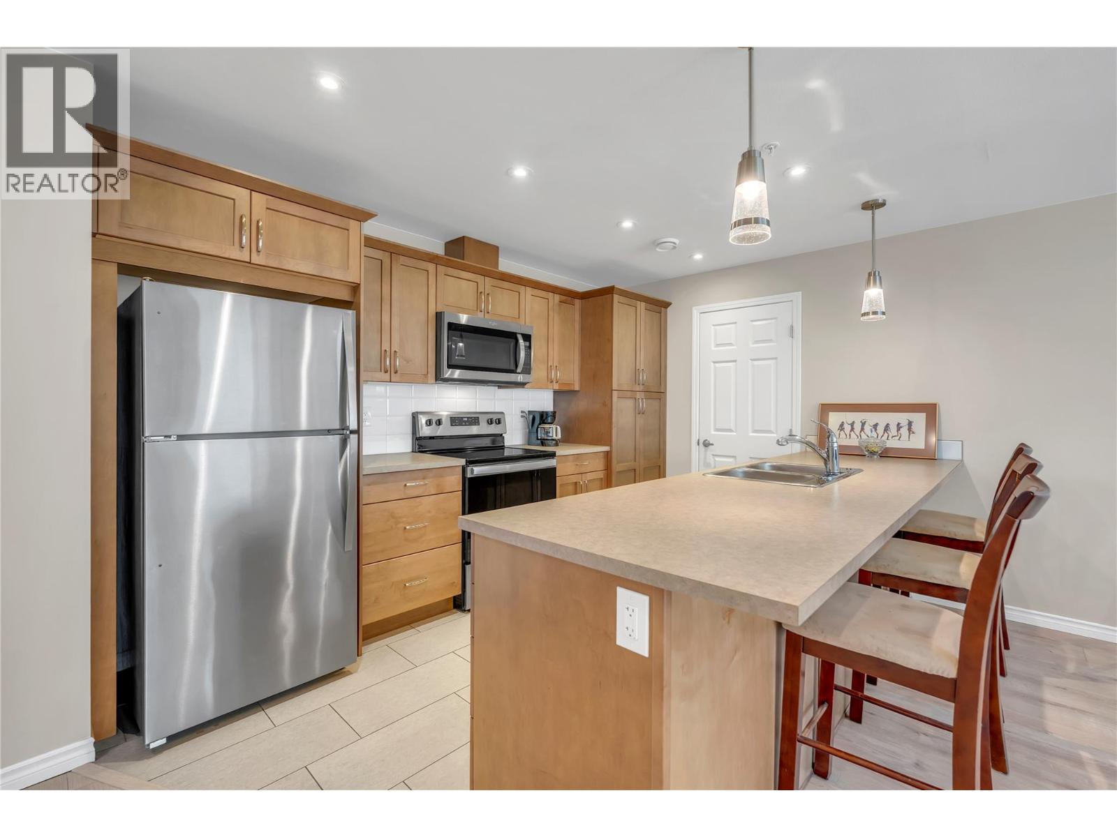 3346 SKAHA LAKE Road Unit# 804