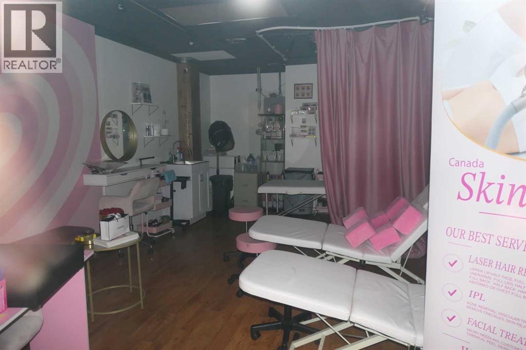 222, 328 Centre Street SE