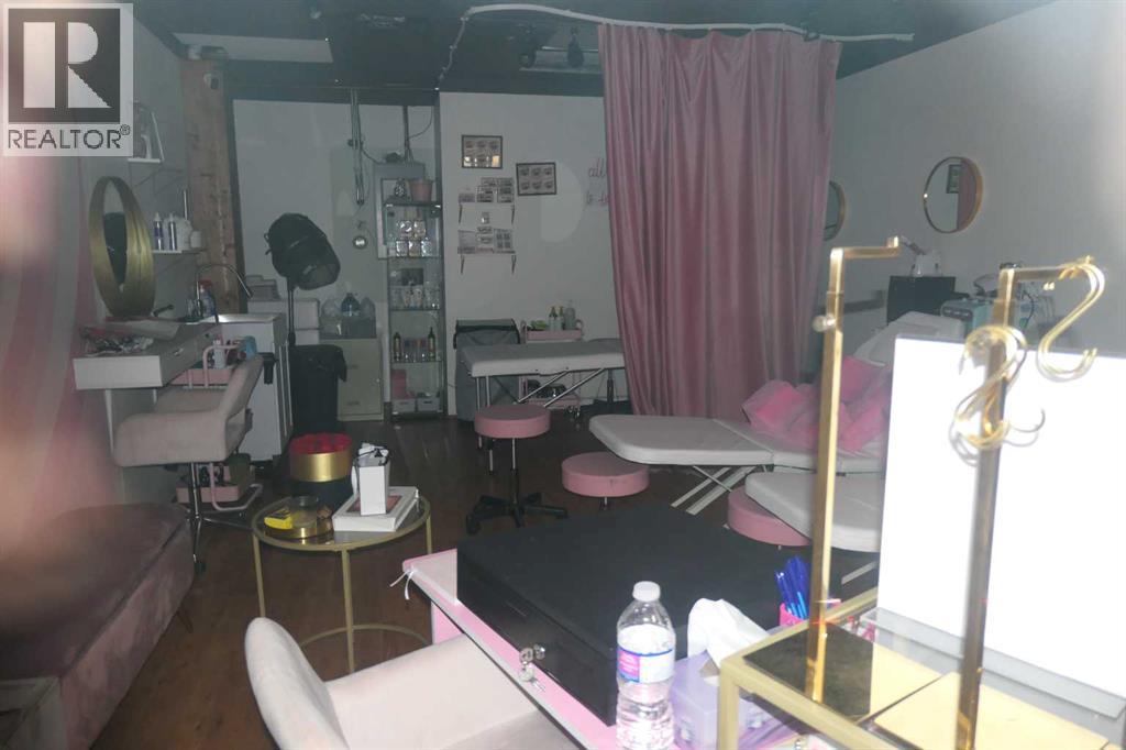 222, 328 Centre Street SE