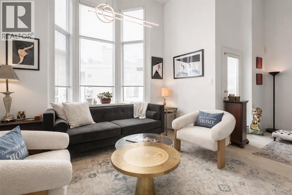 318 Hawkstone Manor NW