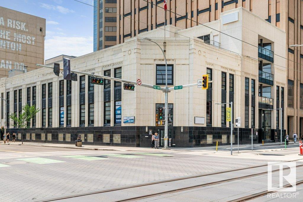 #203 10009 102 AV NW