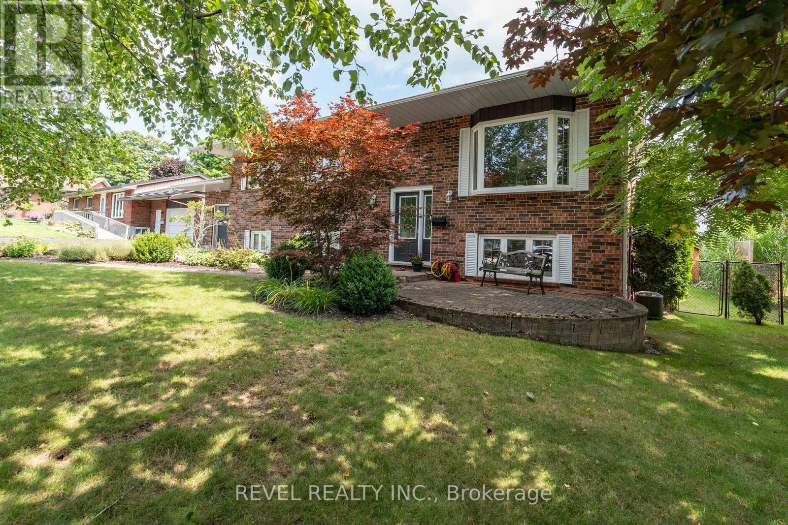 29 ARMSTRONG CRESCENT