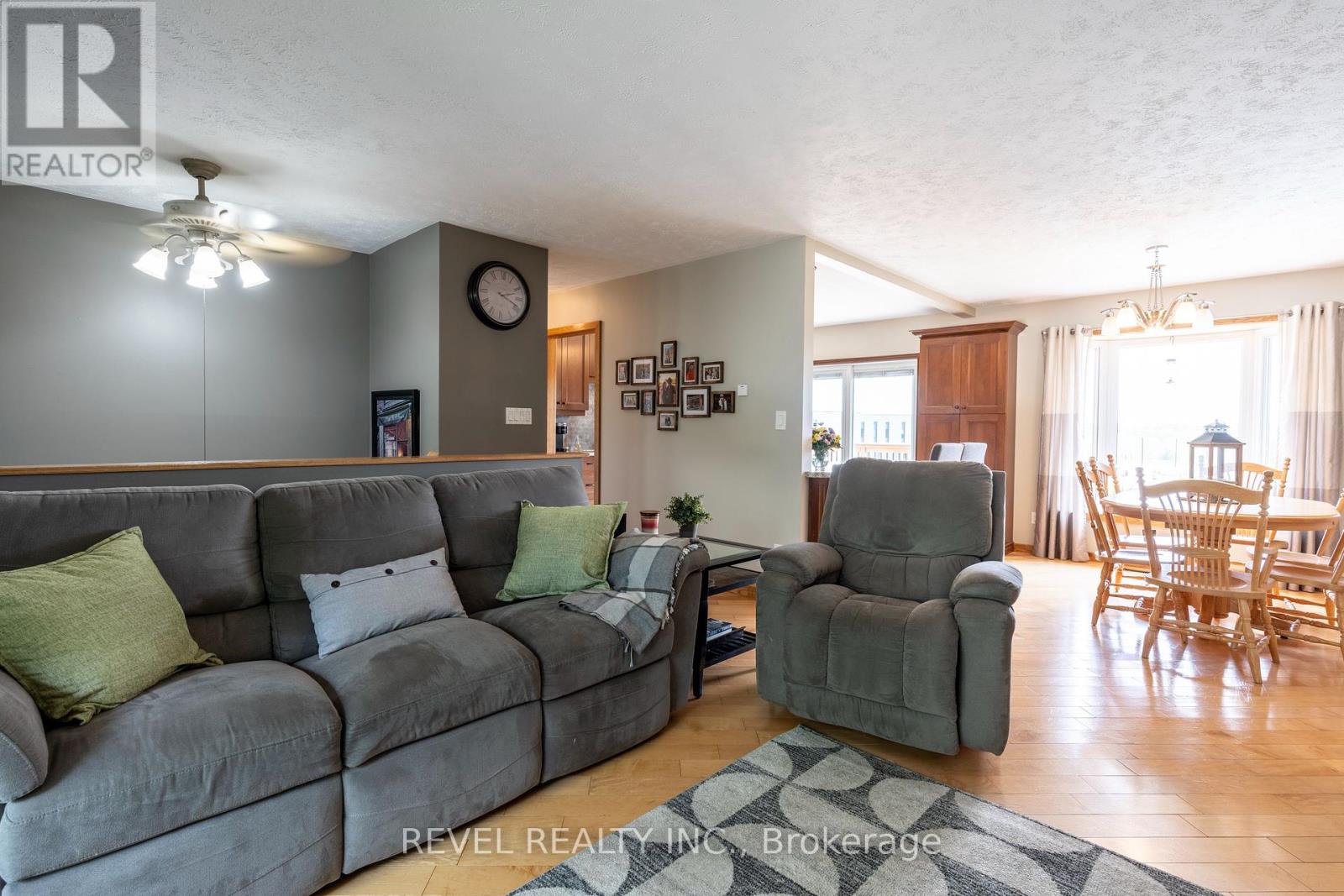 29 ARMSTRONG CRESCENT