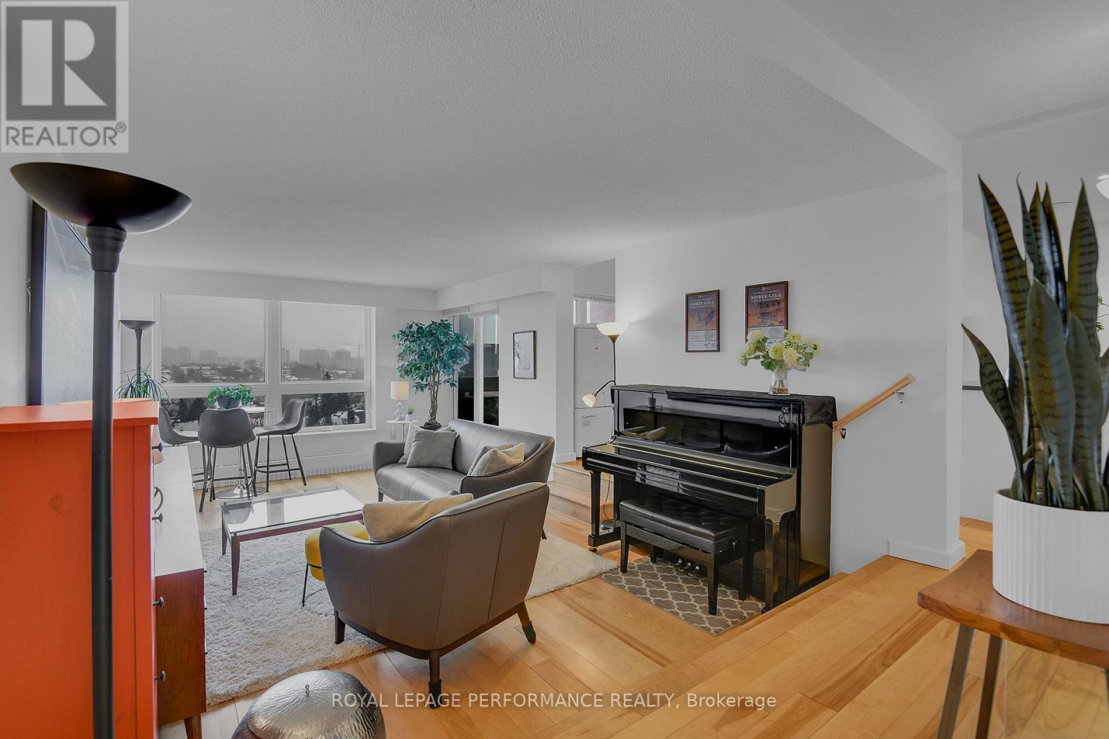 905 - 373 LAURIER AVENUE E