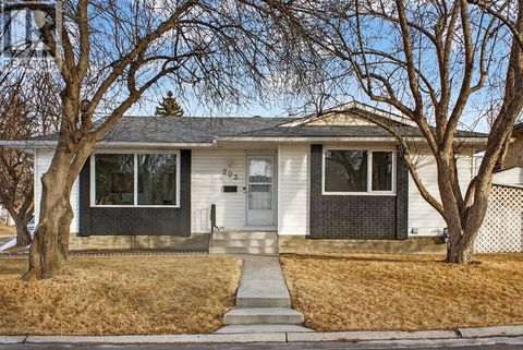 203 Lynnover Place SE Calgary AB T2C1L5
