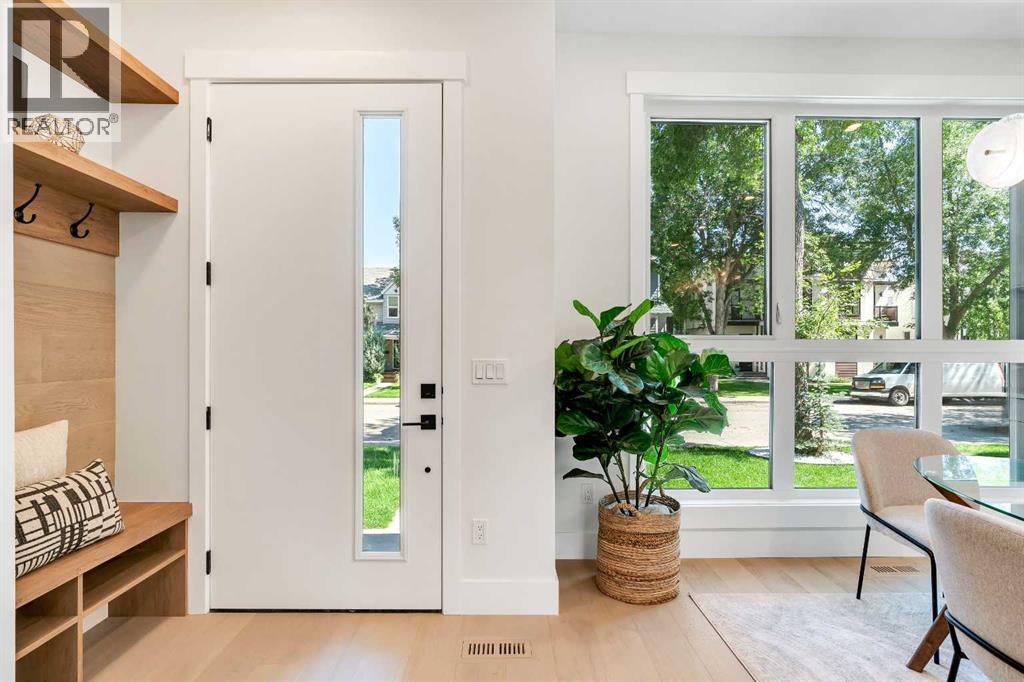 1130A Regent Crescent NE