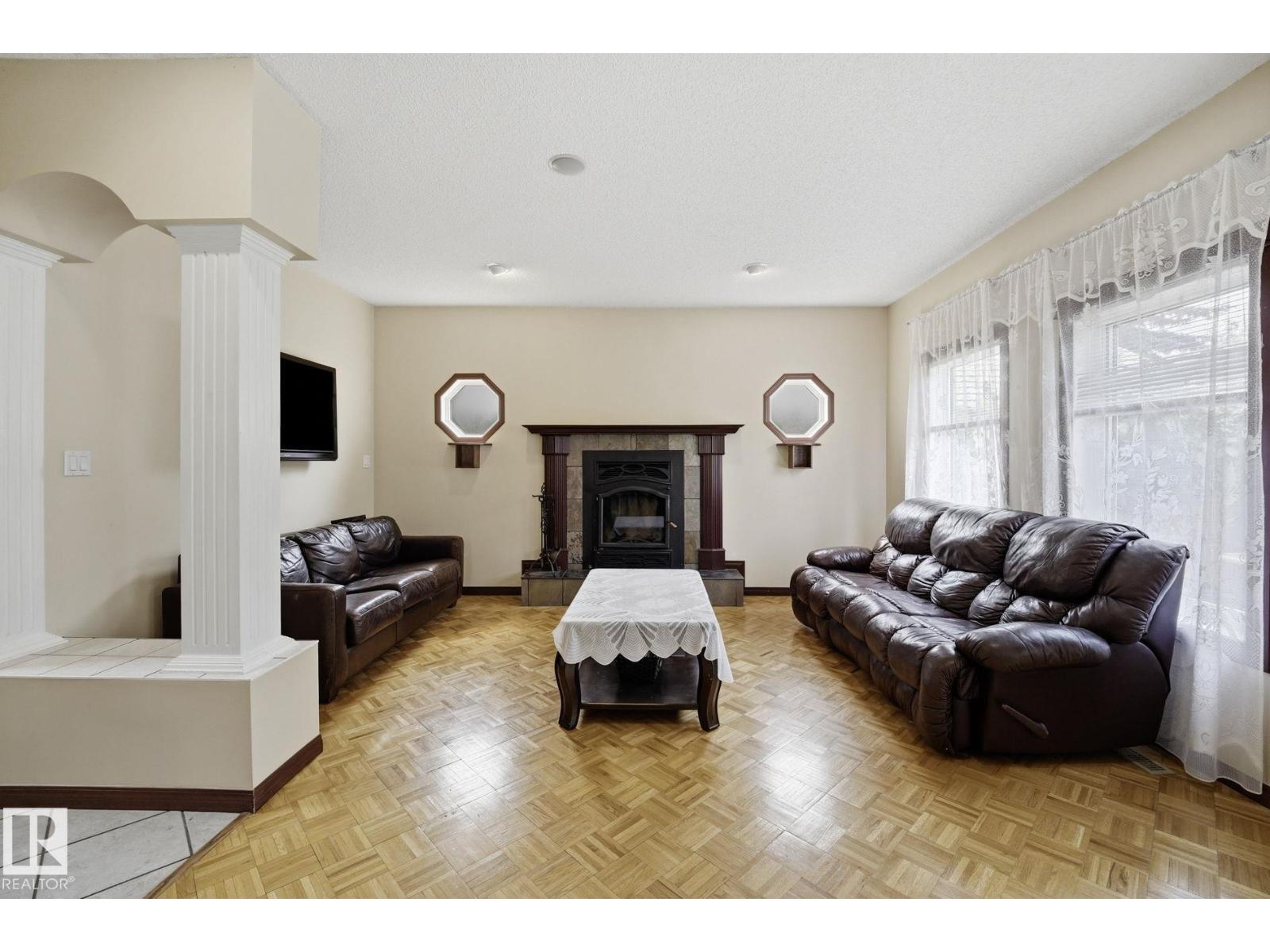 714 DALHOUSIE WY NW