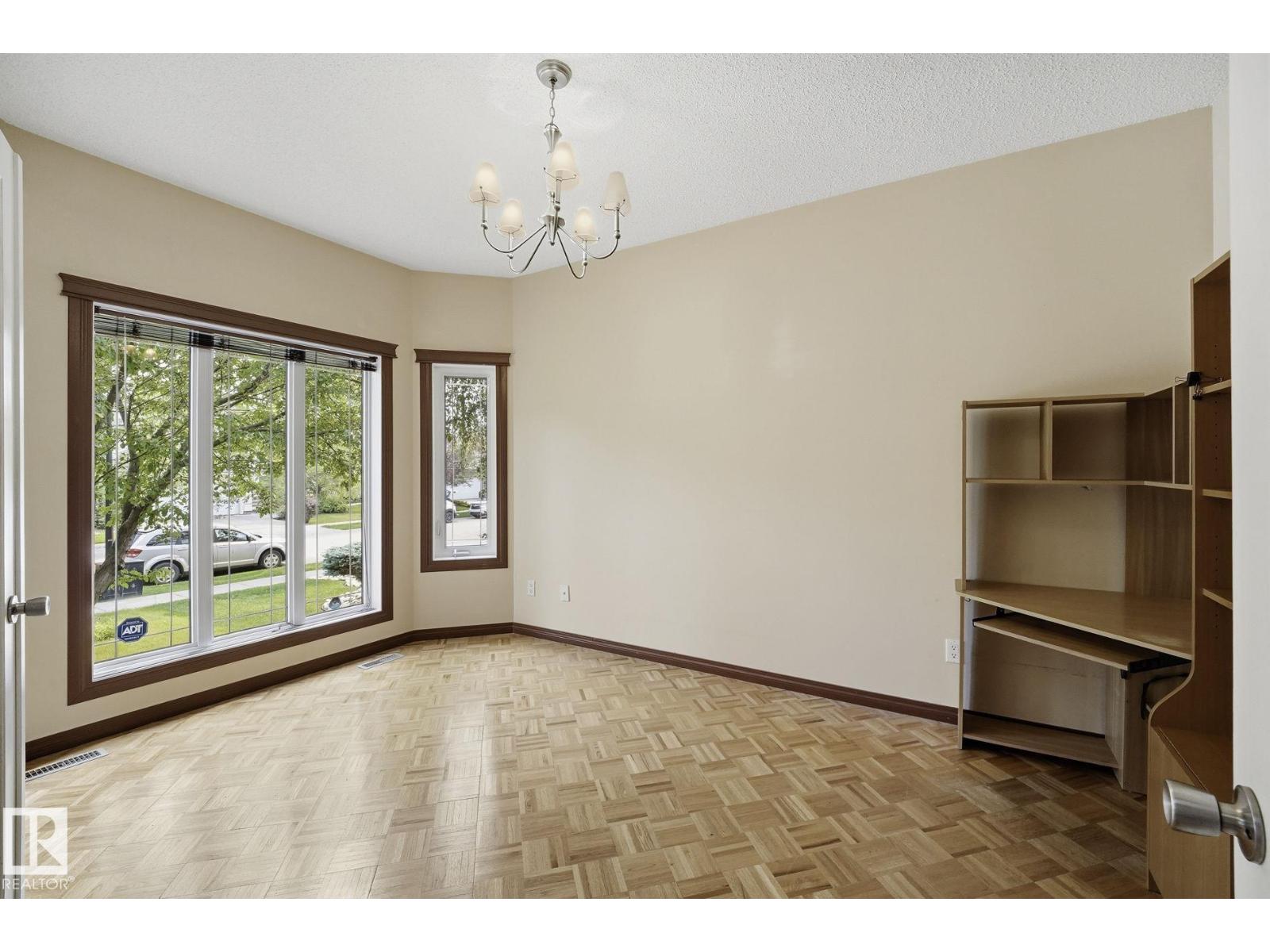 714 DALHOUSIE WY NW