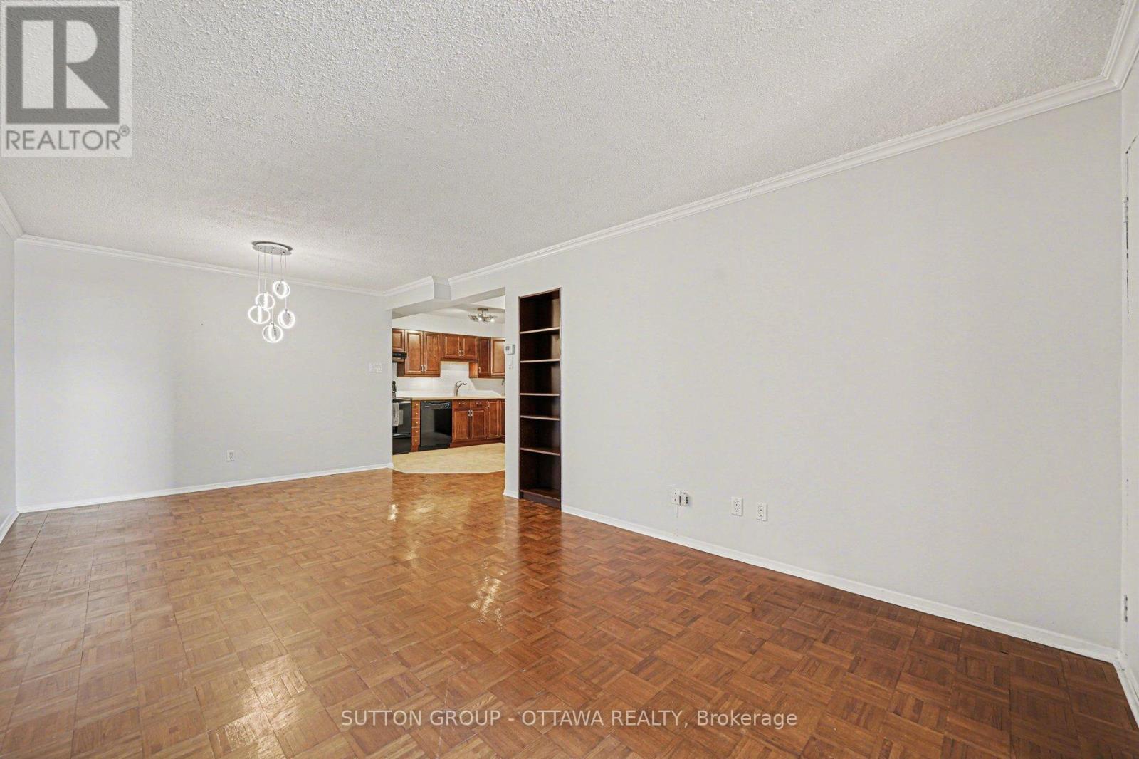 1004 - 200 BAY STREET