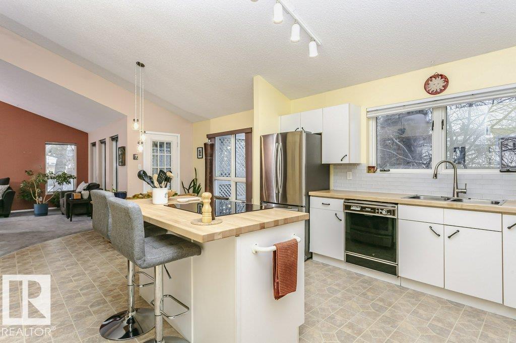 15004 103 AV NW