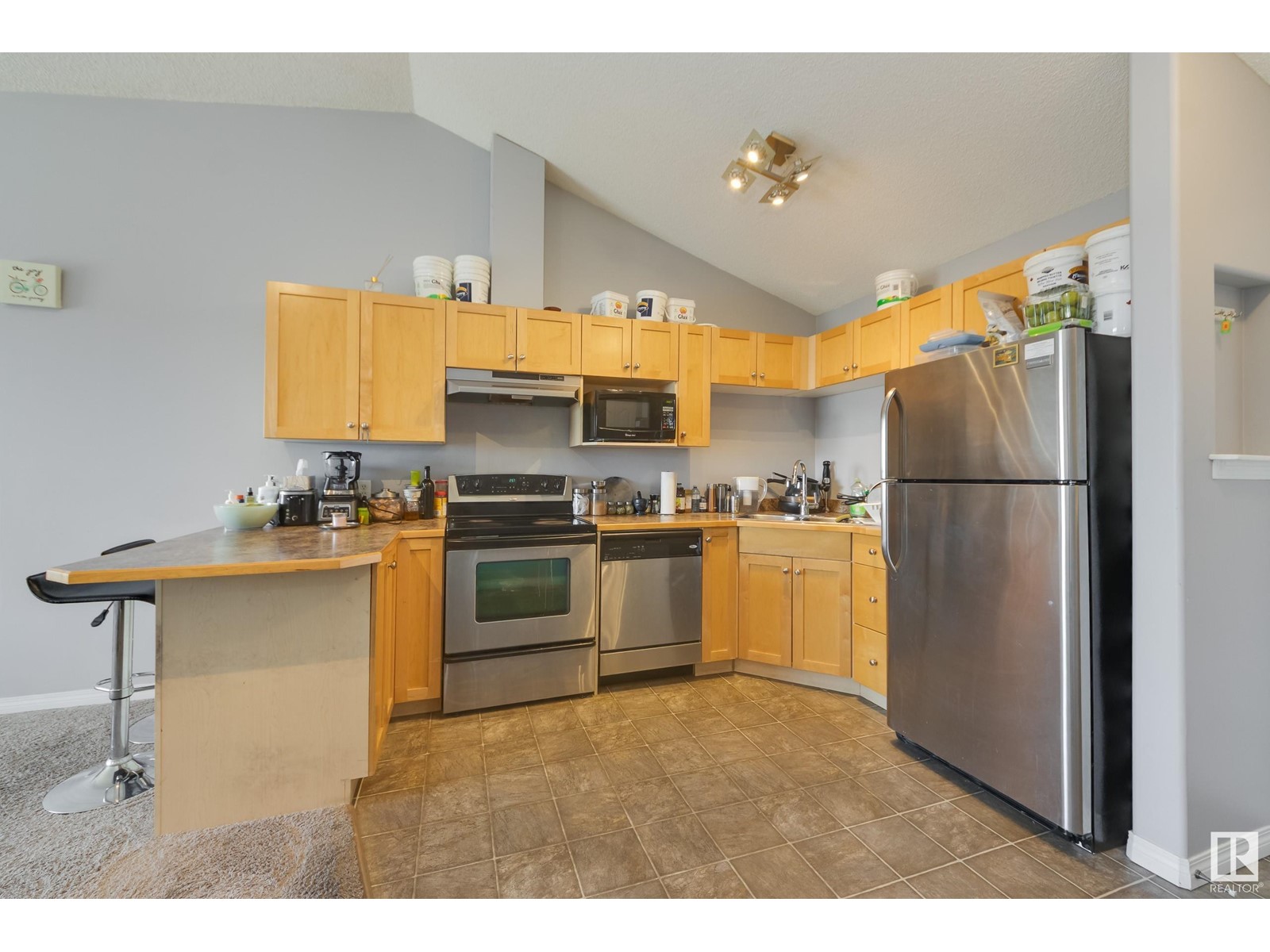 #408 3425 19 ST NW