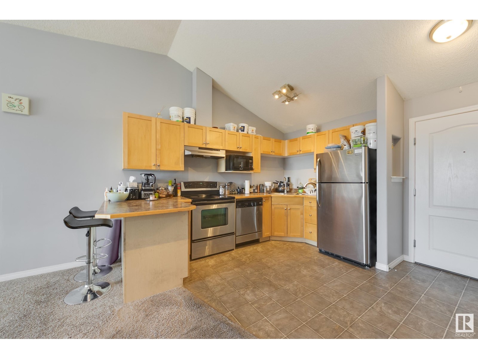 #408 3425 19 ST NW