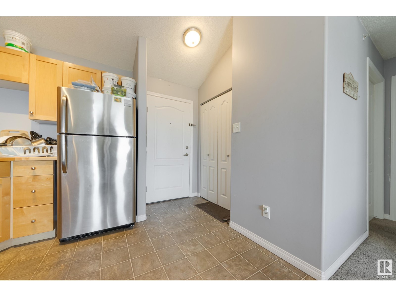 #408 3425 19 ST NW