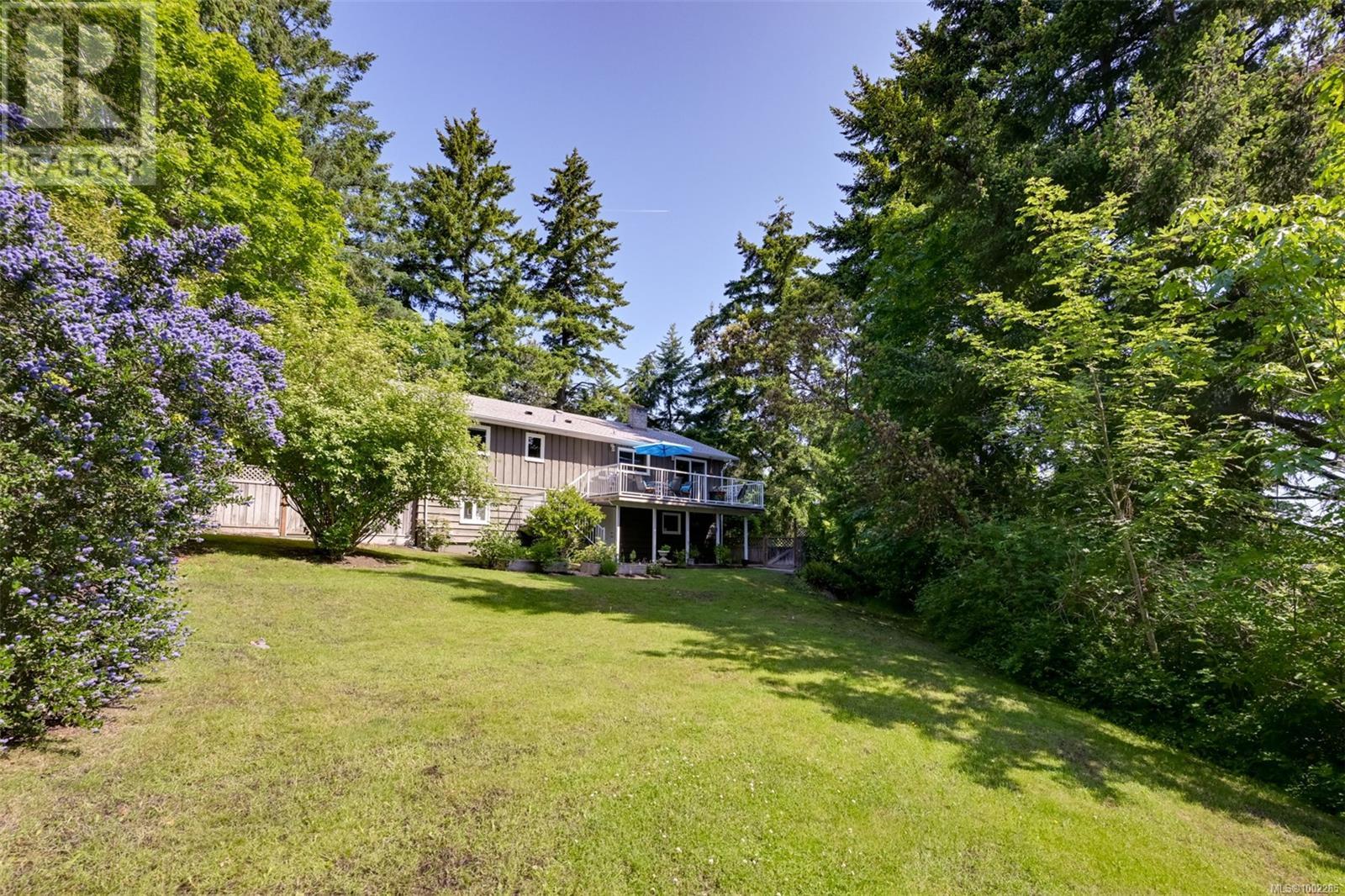 1025 Greenridge Cres