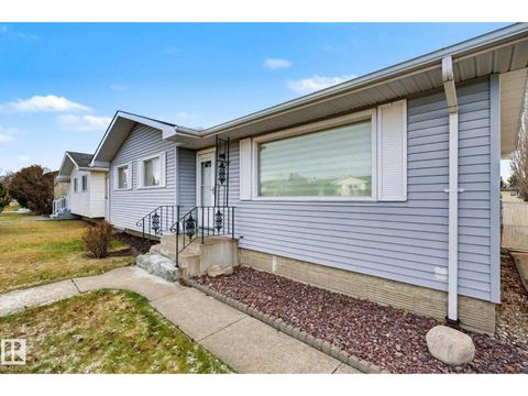 8407 149A AV NW Edmonton AB T5E2M9