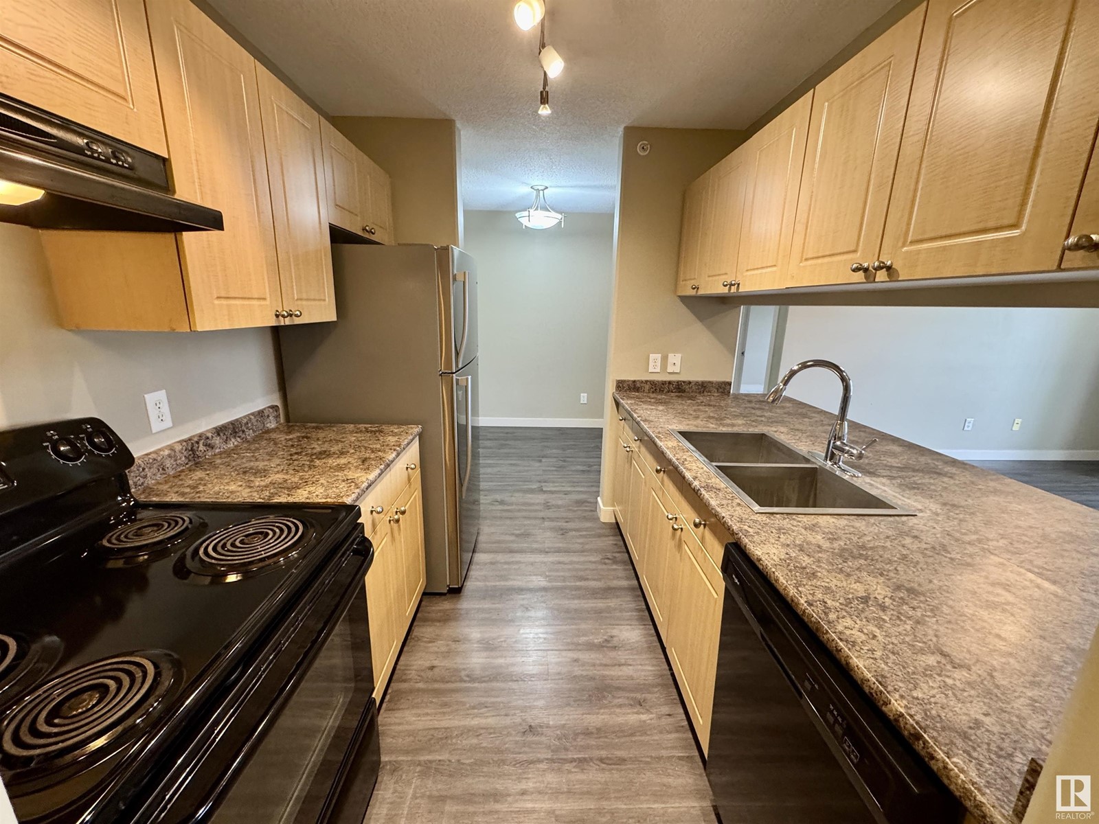 #417 70 WOODSMERE CL