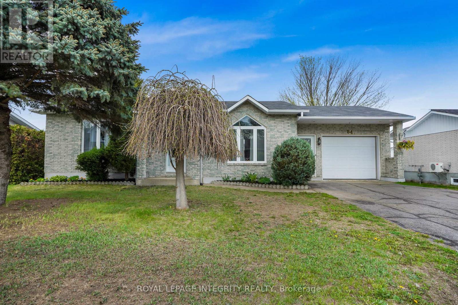 Photo 1 of 31 — 84 LALANDE CRESCENT, Alfred and Plantagenet, ON K0B1A0