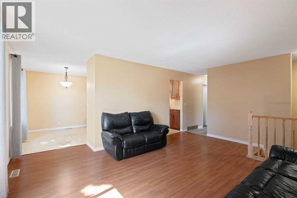 84 Maranda Close NE