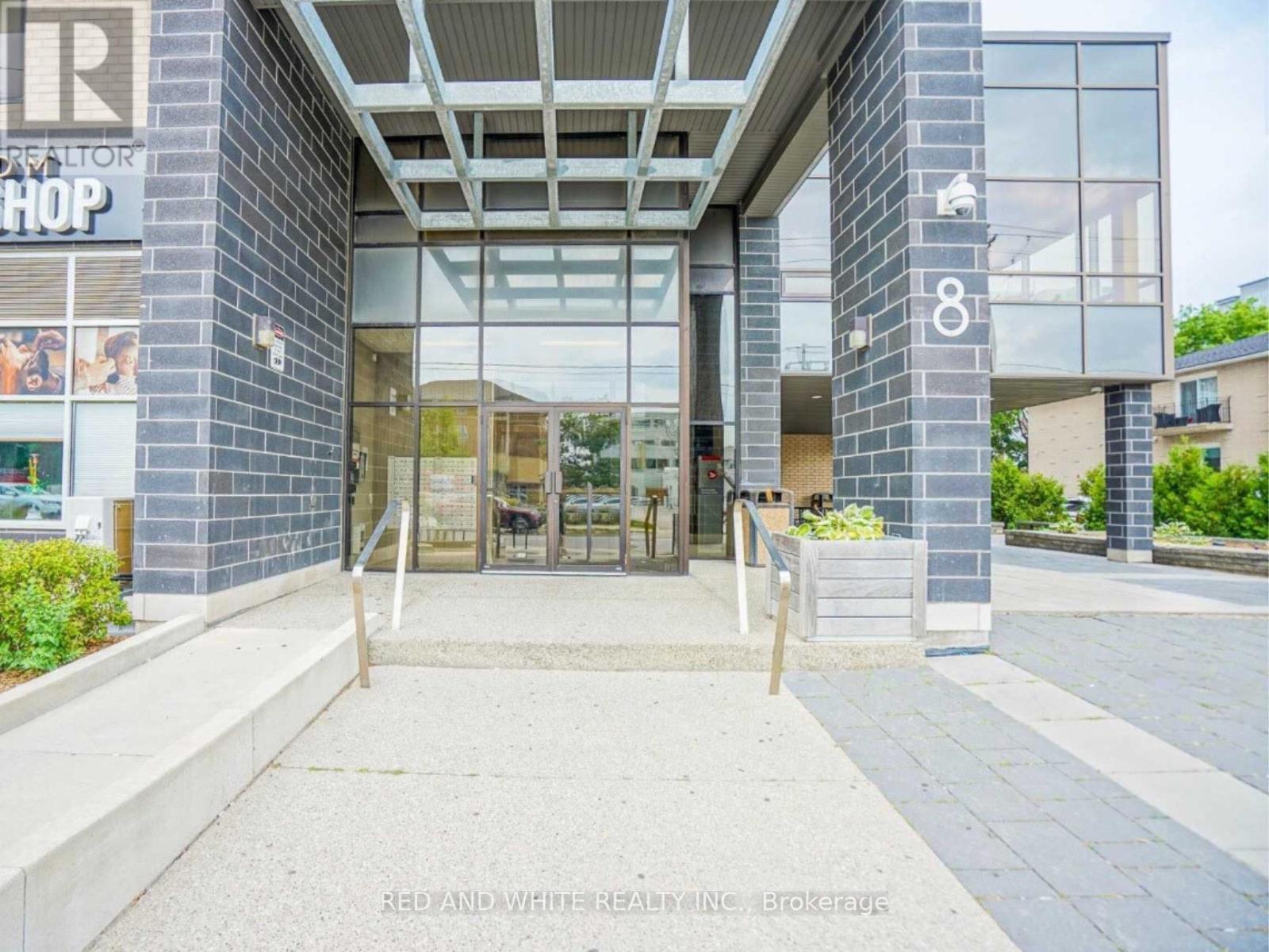 1105 - 8 HICKORY STREET W