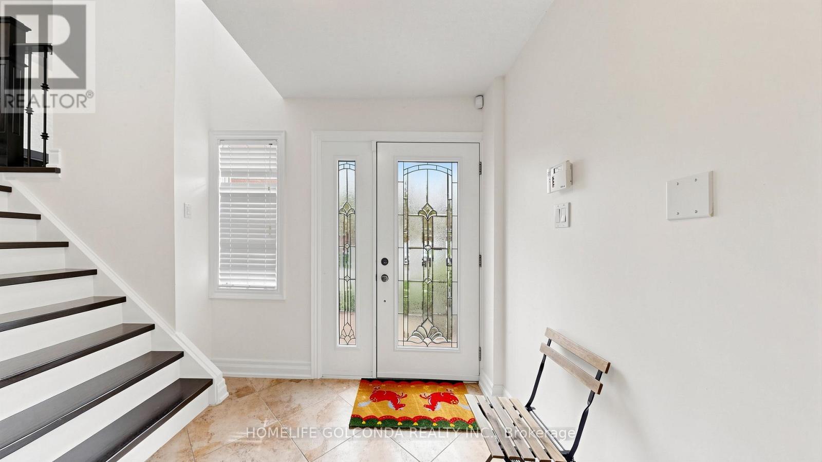 19 THORNBURY CIRCLE