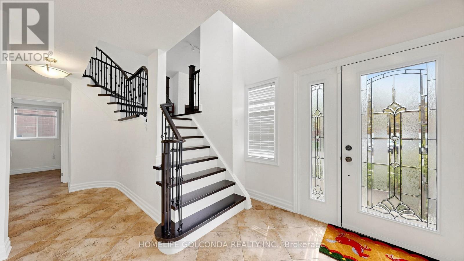 19 THORNBURY CIRCLE