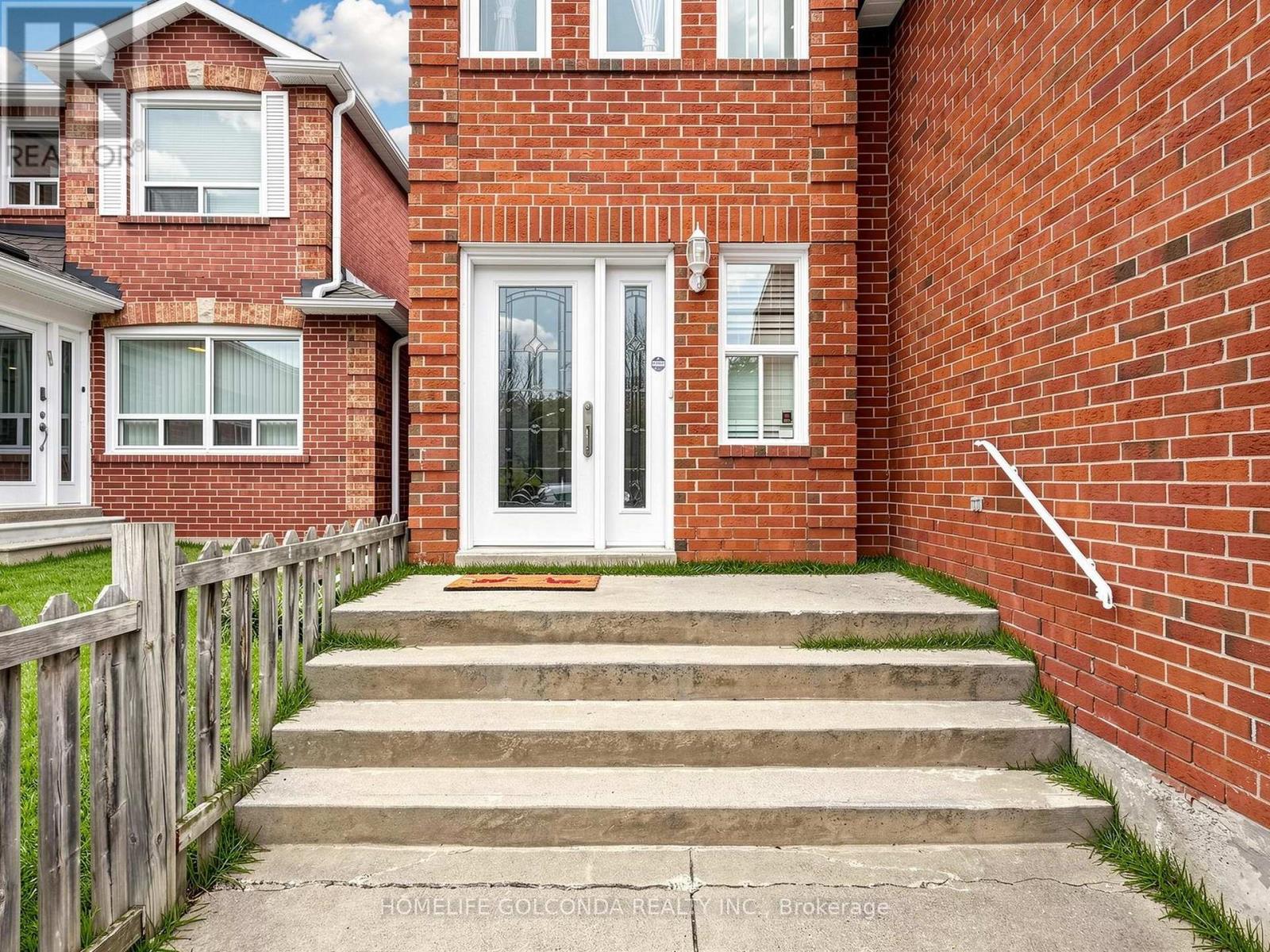 19 THORNBURY CIRCLE