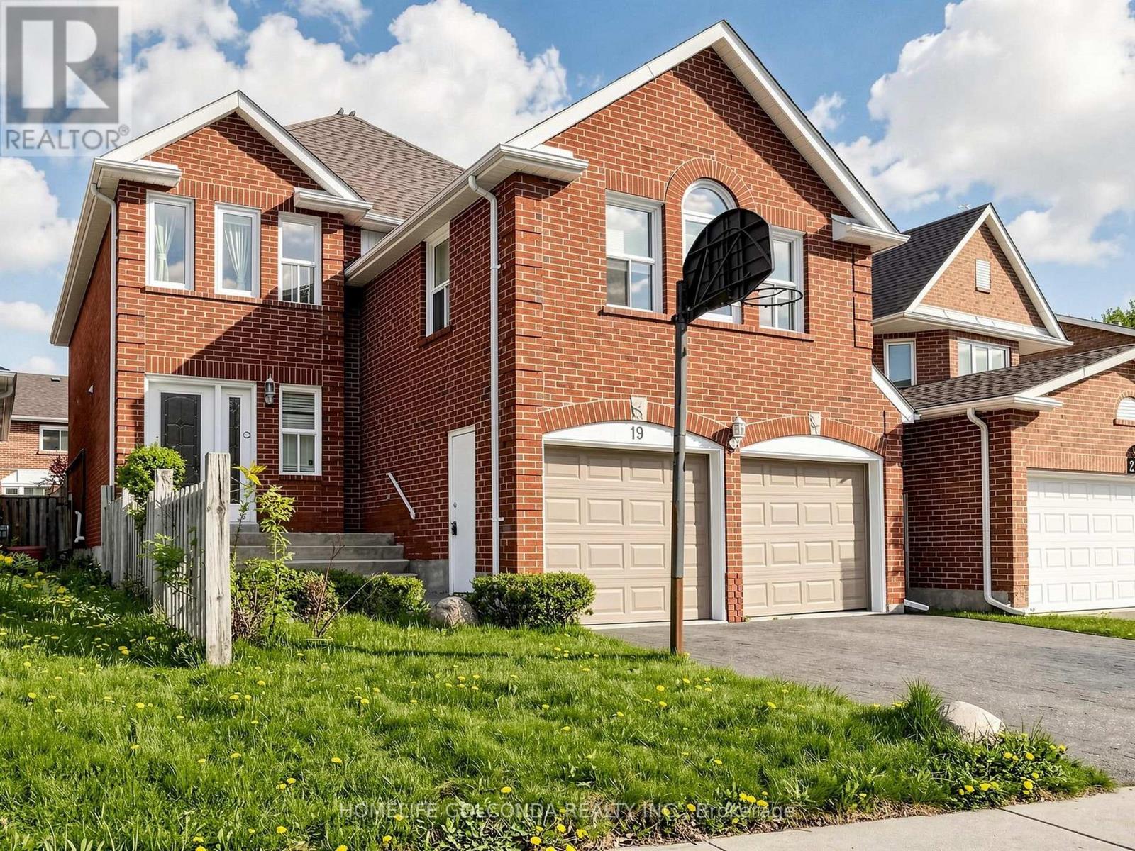 19 THORNBURY CIRCLE