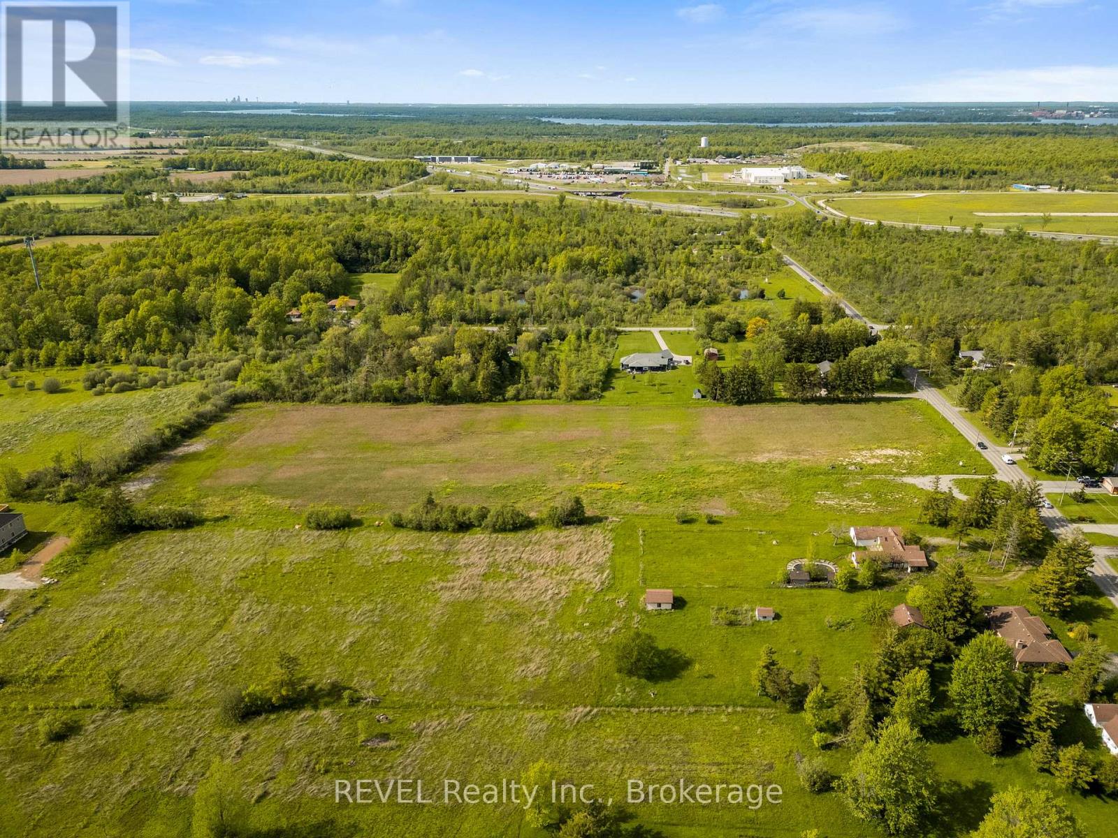 1257 PETTIT ROAD W