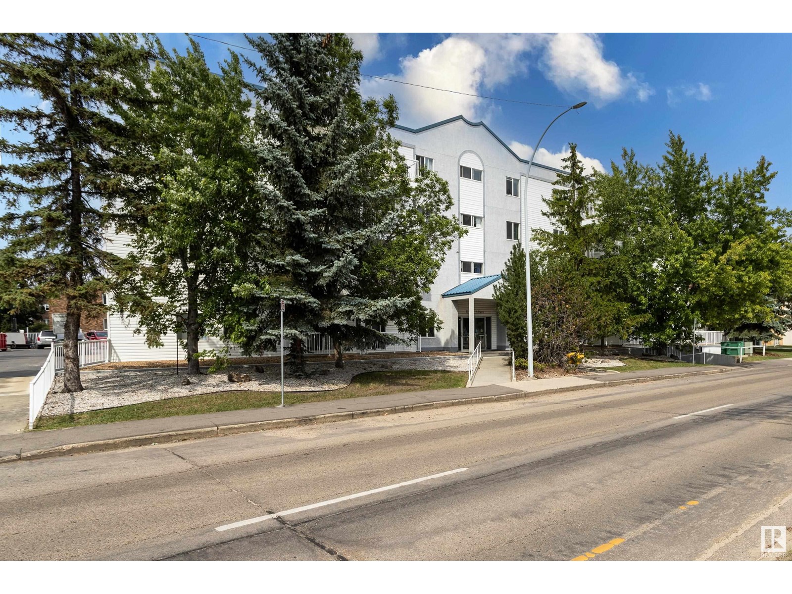 #403 11446 40 AV NW